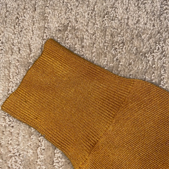 Yellow long sleeve turtle neck - Picture 4 of 4